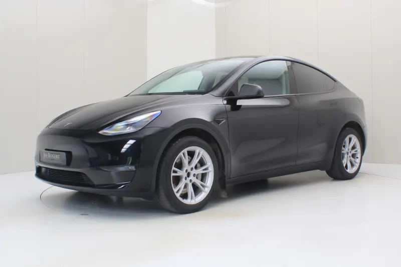 Tesla Model Y (2023)
