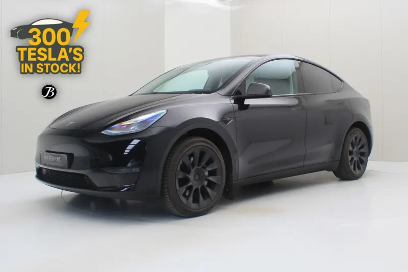 Tesla Model Y (2023)
