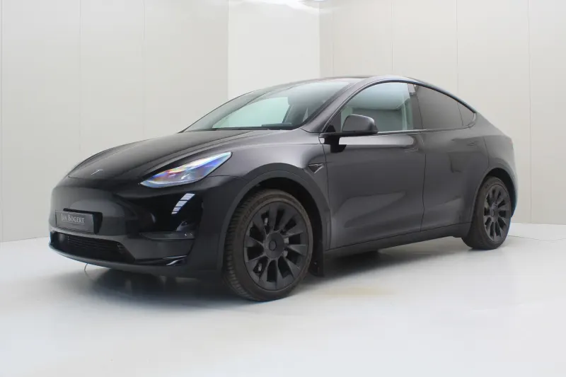 Tesla Model Y (2023)