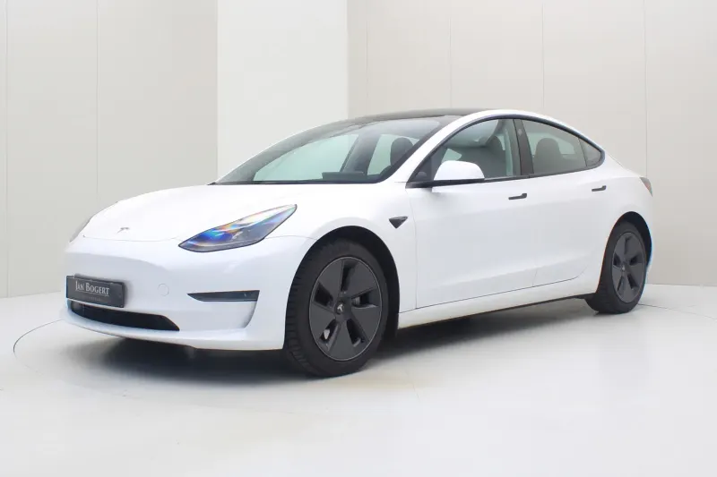 Tesla Model 3 (2023)