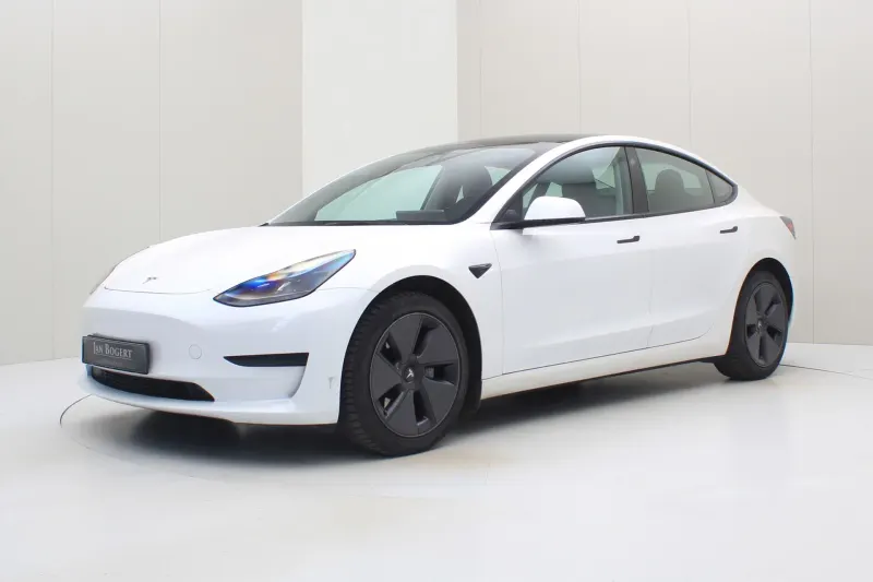 Tesla Model 3 (2023)