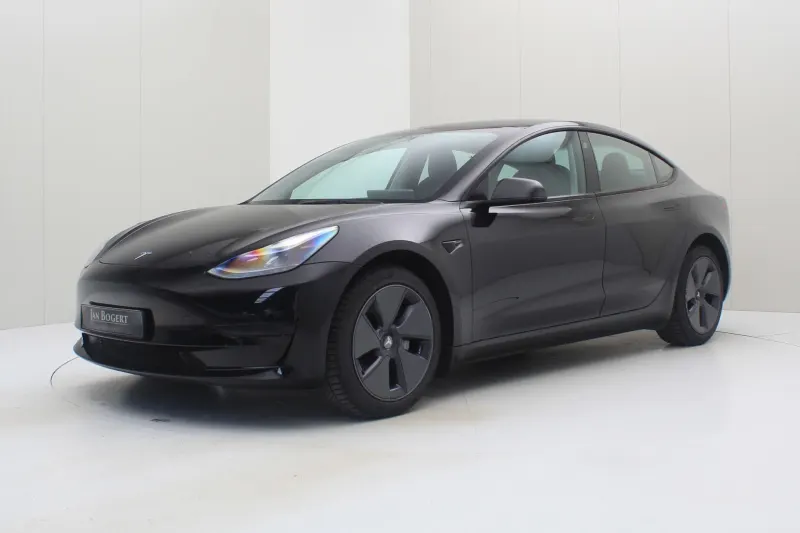 Tesla Model 3 (2022)