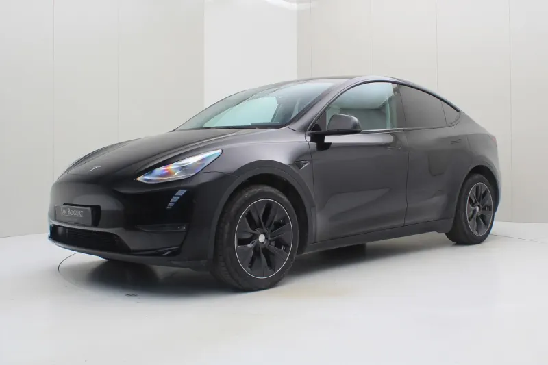 Tesla Model Y (2023)