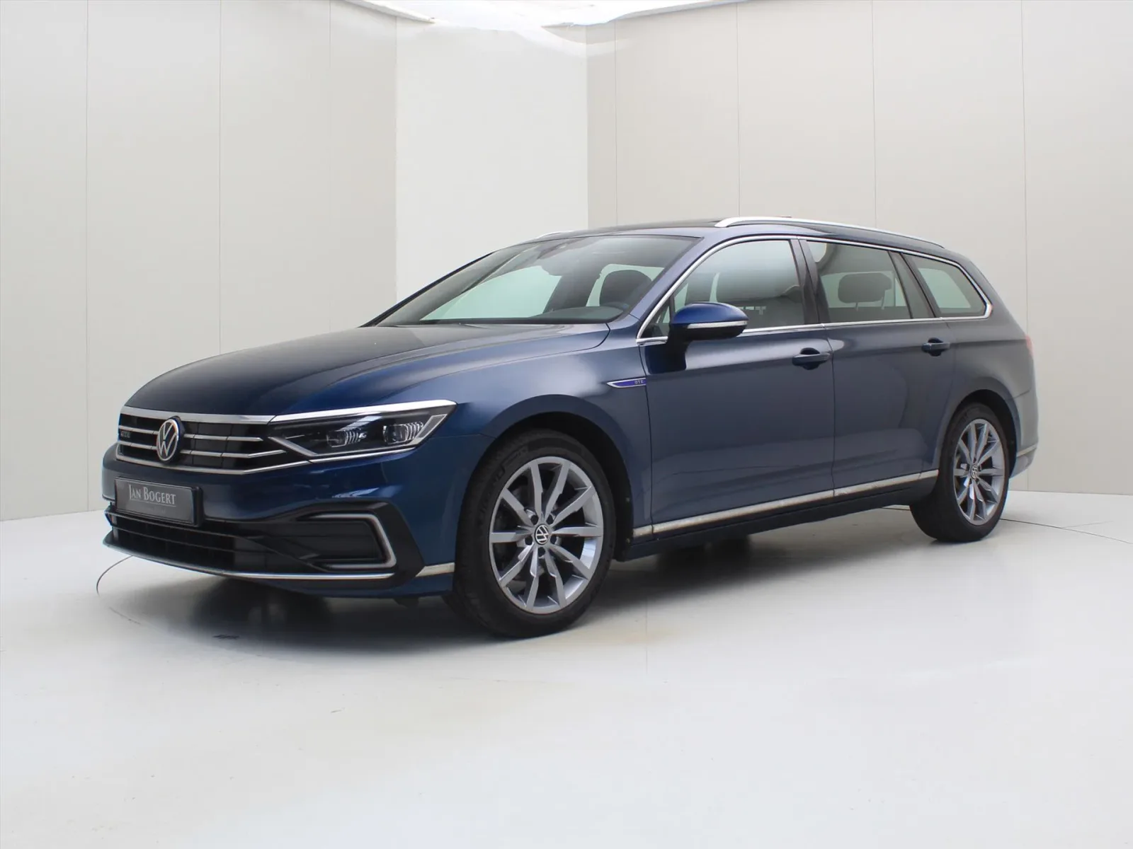 Volkswagen Passat (2021) — foto 1