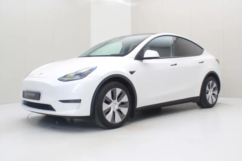 Tesla Model Y (2023)