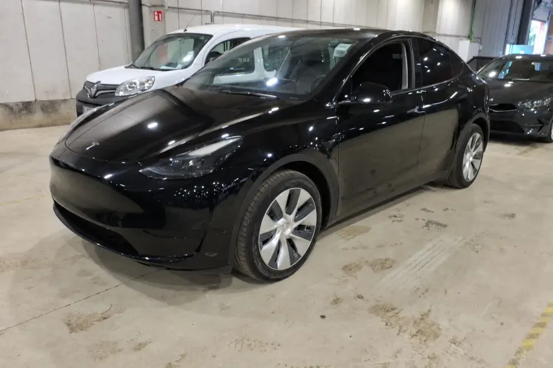 Tesla Model Y (2022)