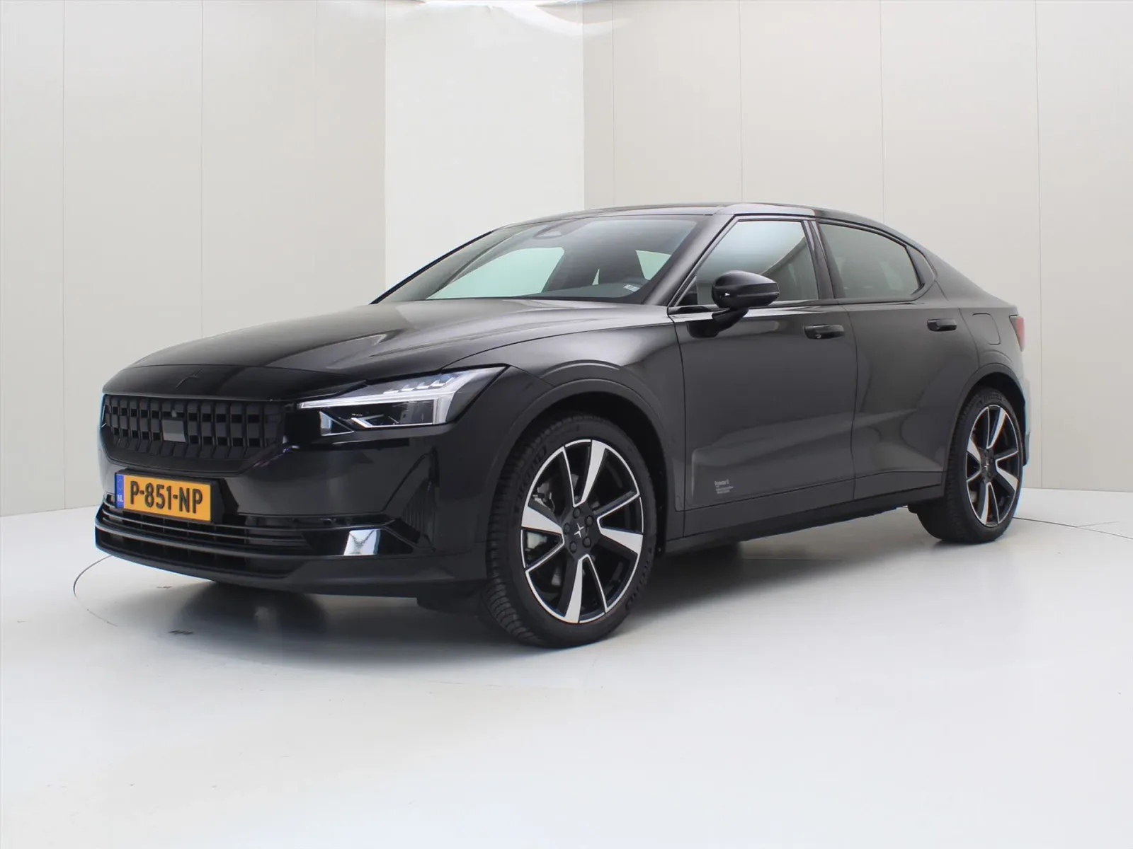 Polestar 2 (2022) — foto 1