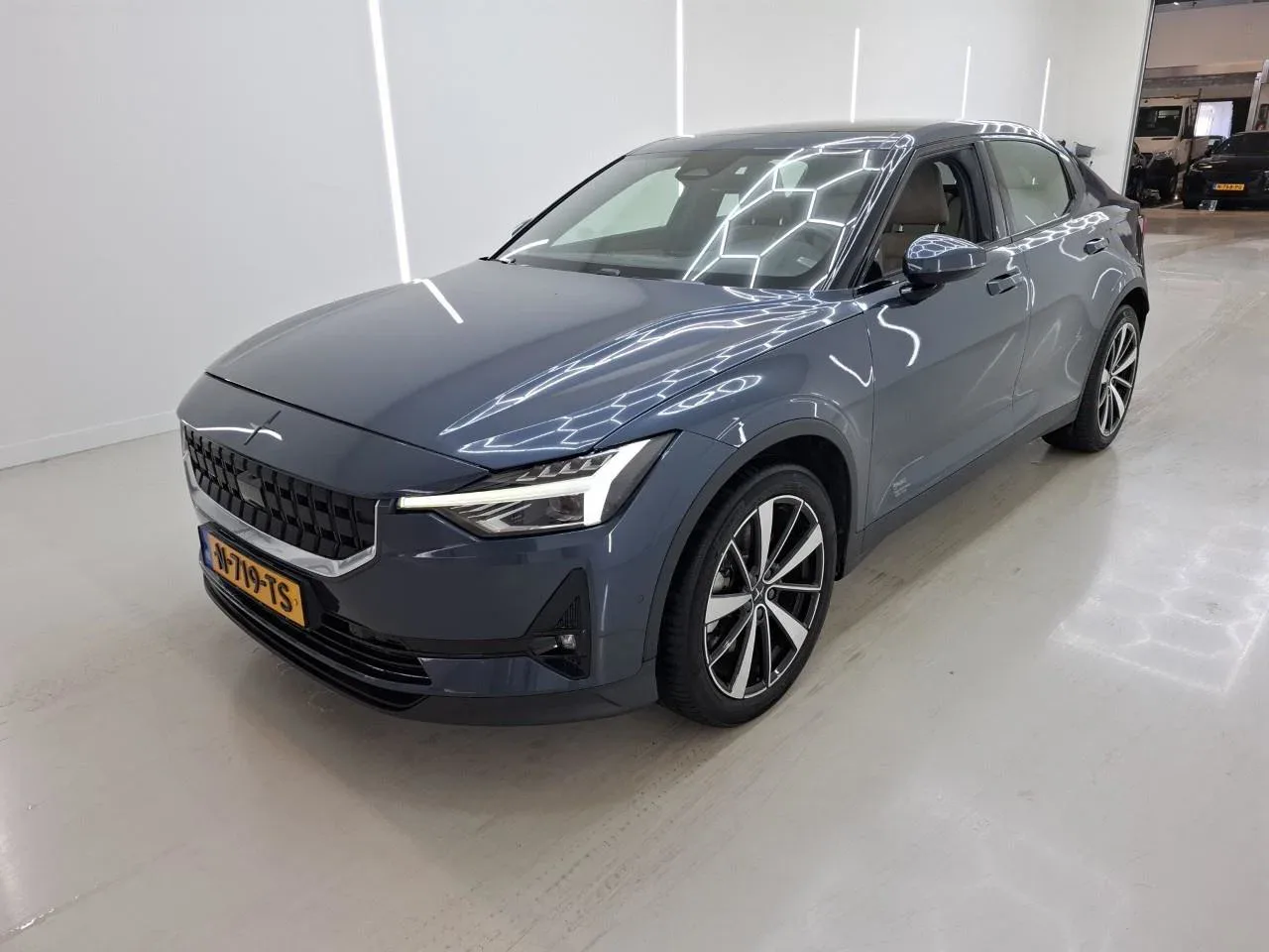 Polestar 2 (2021) — foto 1