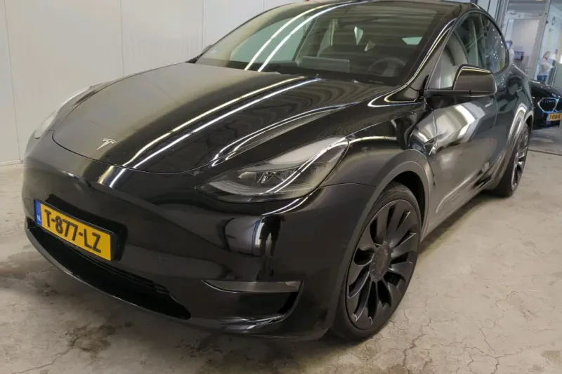 Tesla Model Y (2023)