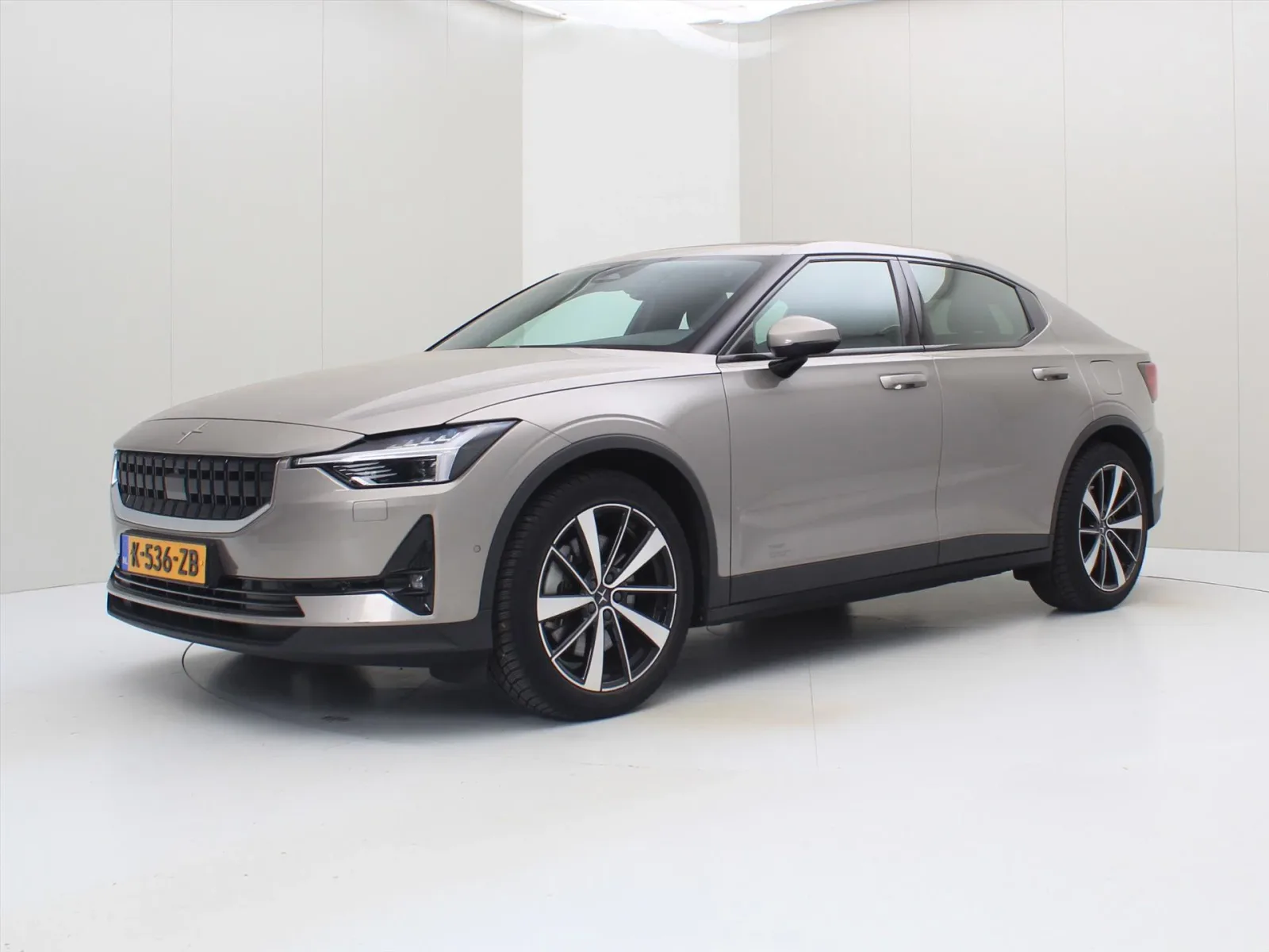 Polestar 2 (2021) — foto 1
