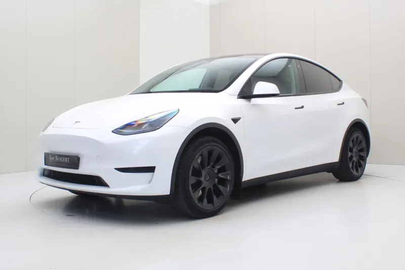 Tesla Model Y (2023)
