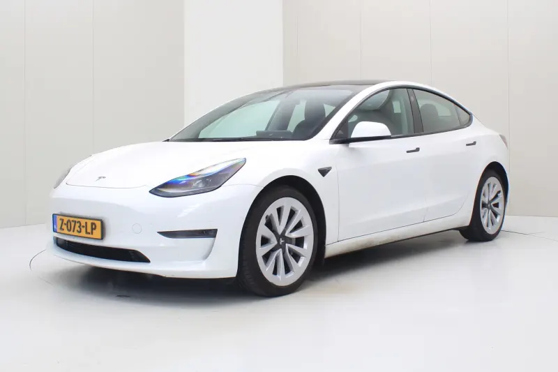 Tesla Model 3 (2022)