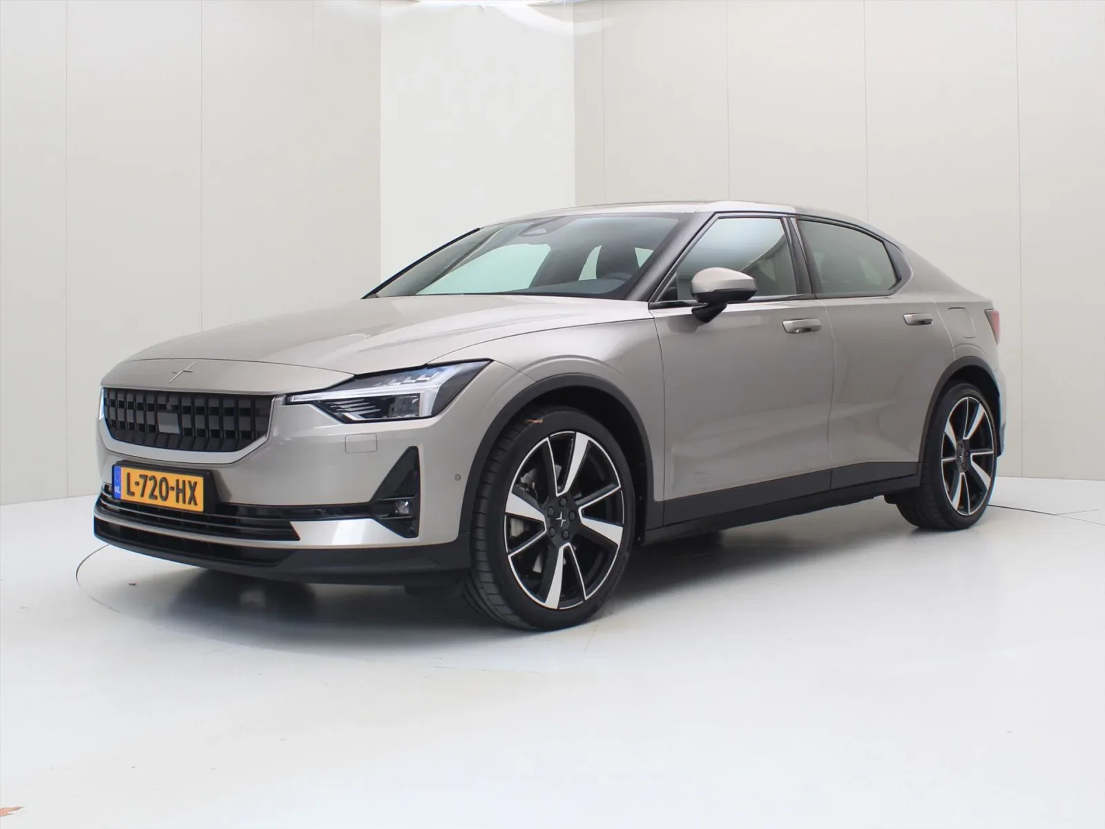 Polestar 2 (2021) — foto 1