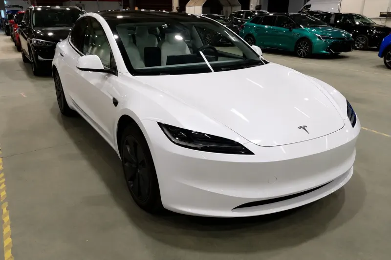 Tesla Model 3 (2024)