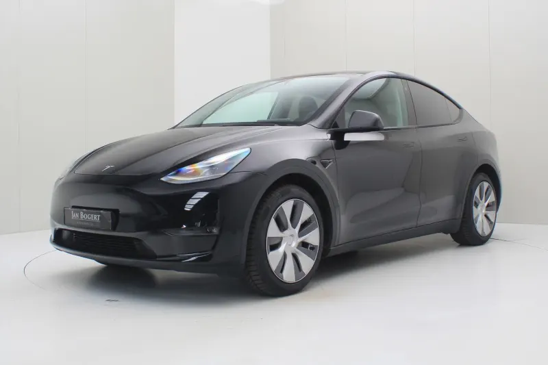 Tesla Model Y (2024)