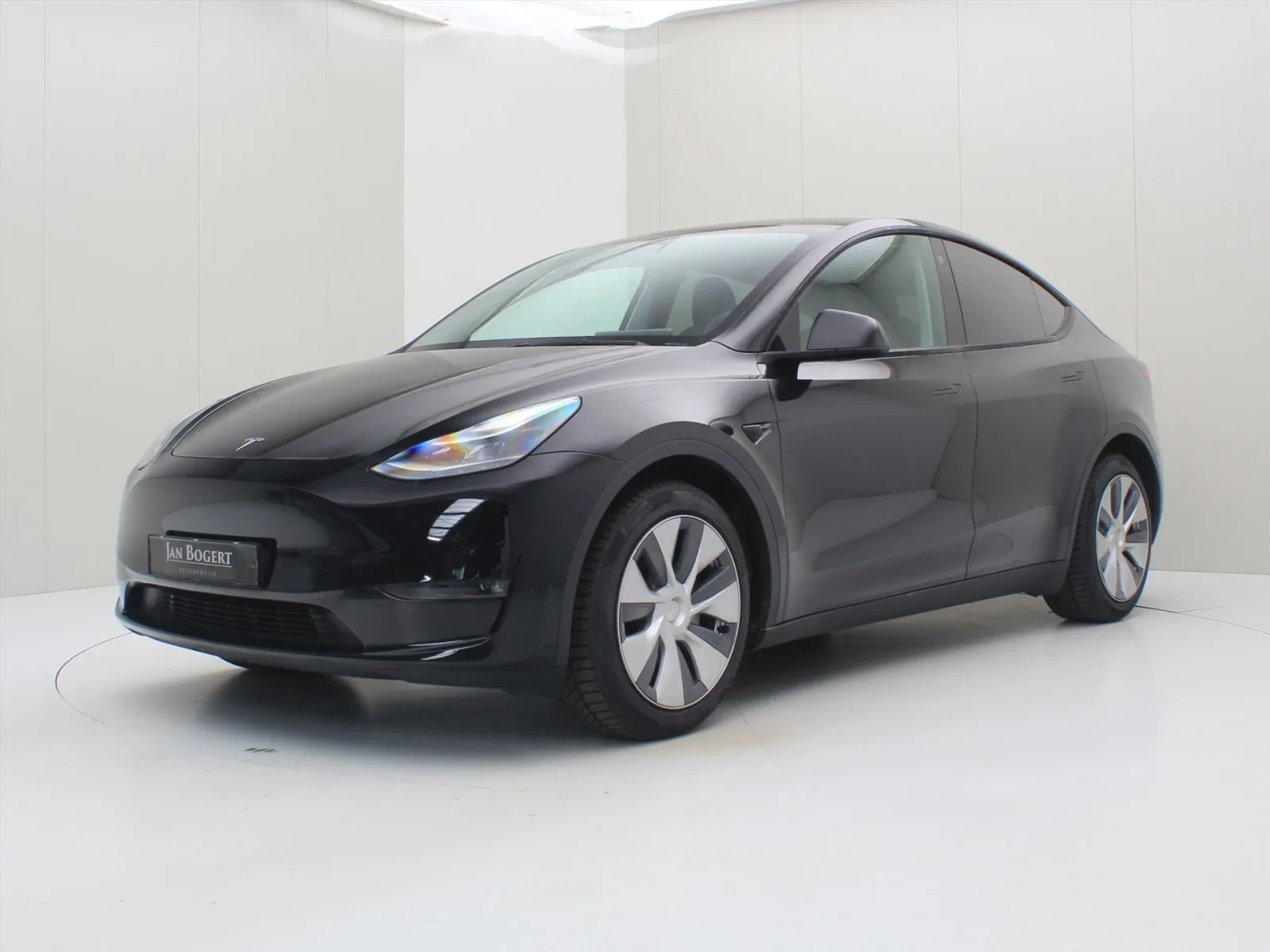 Tesla Model Y (2024) — foto 1