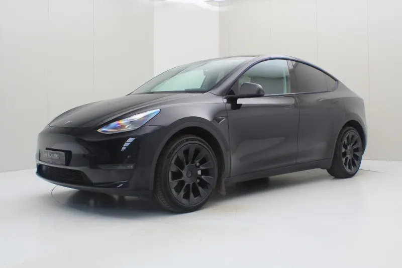 Tesla Model Y (2023)