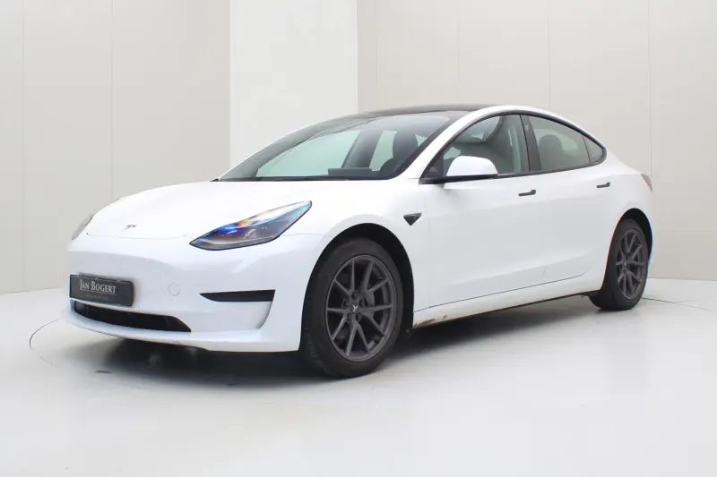 Tesla Model 3 (2023)