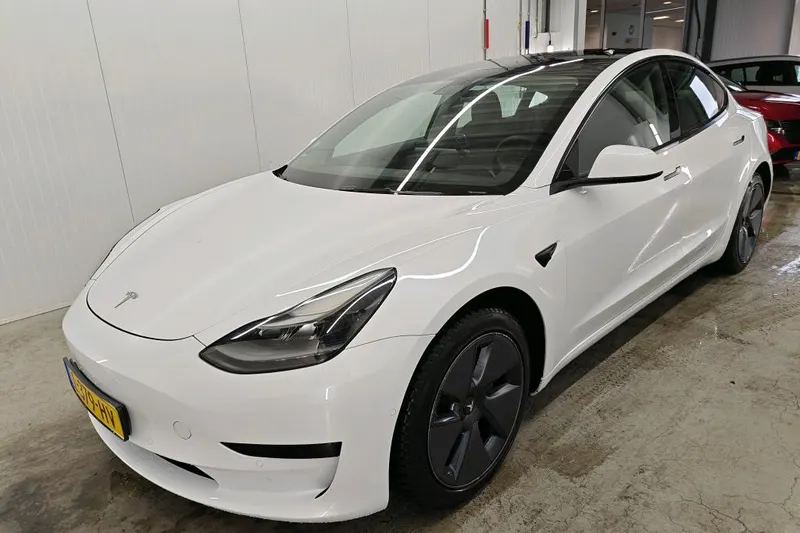 Tesla Model 3 (2021)