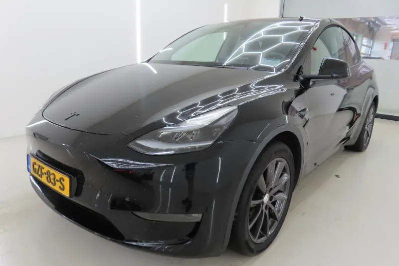 Tesla Model Y (2025)