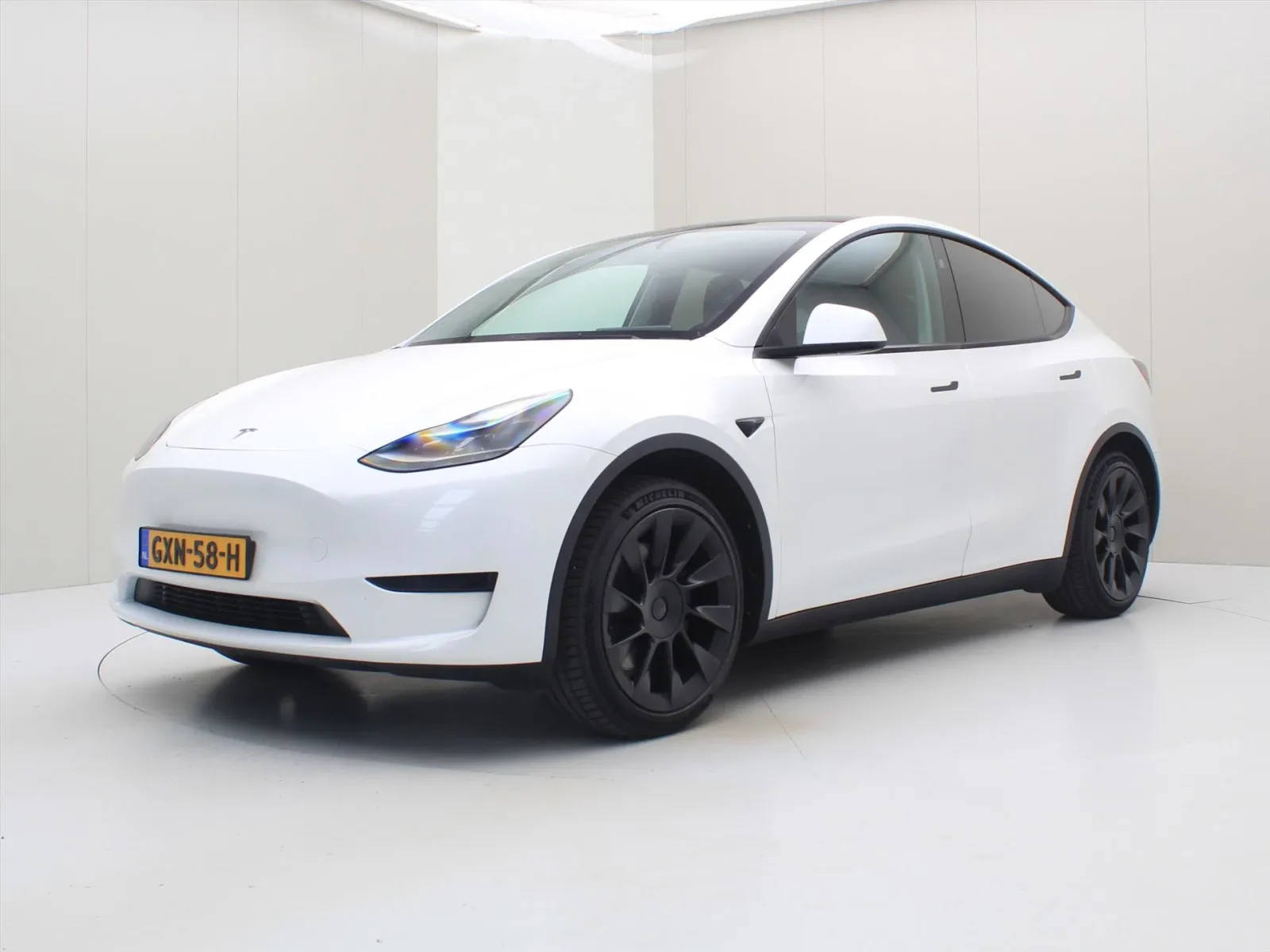 Tesla Model Y (2024) — foto 1