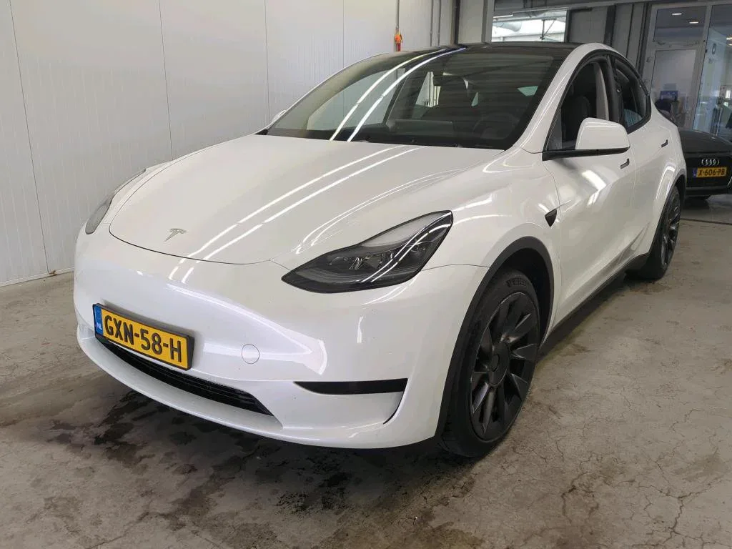 Tesla Model Y (2024) — foto 1