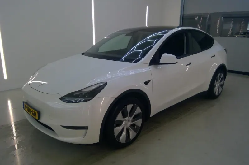 Tesla Model Y (2023)