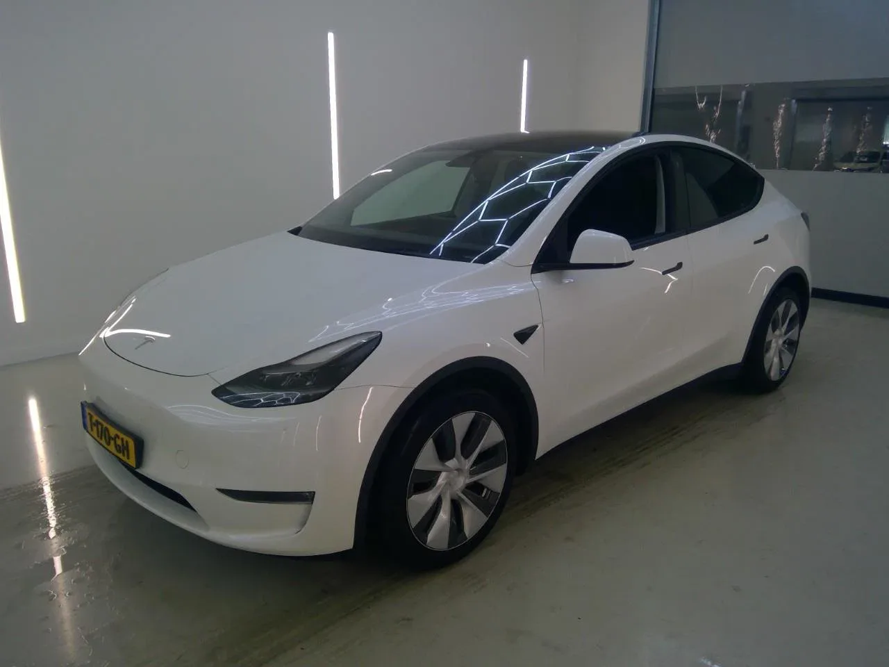 Tesla Model Y (2023) — foto 1