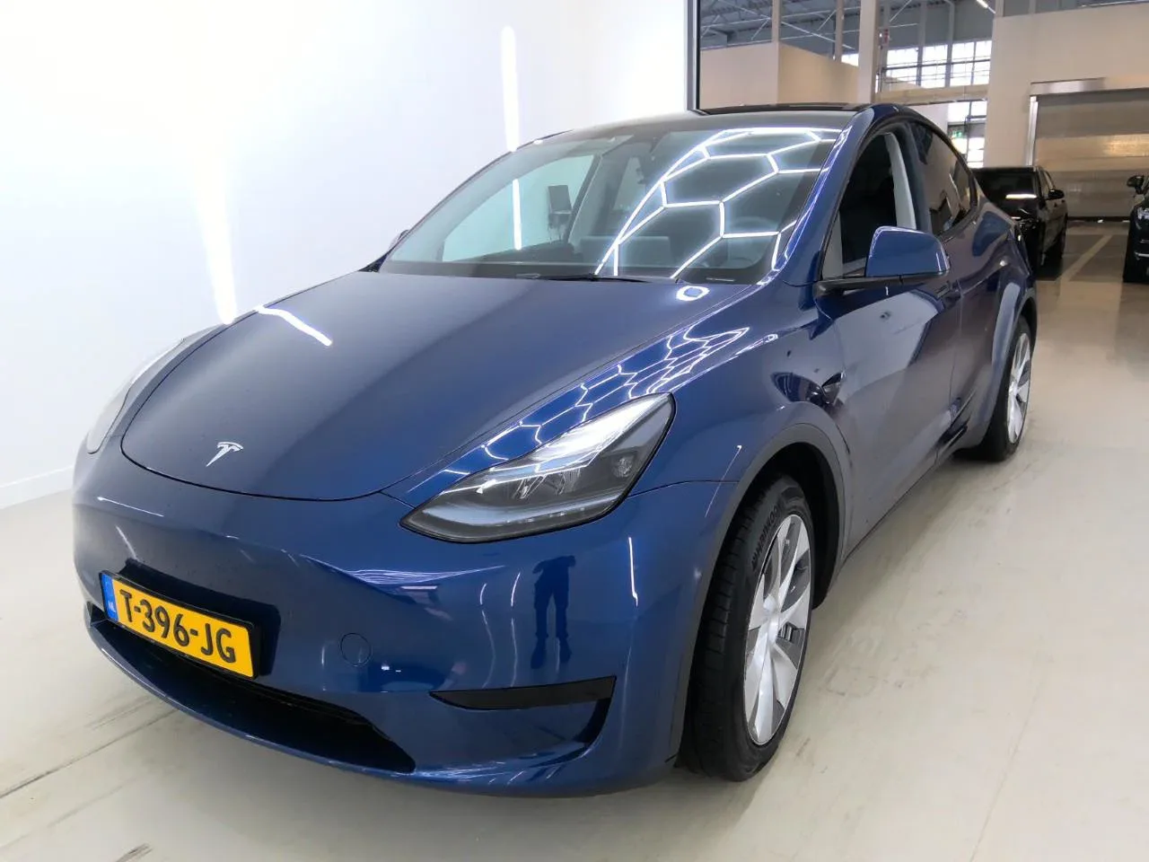 Tesla Model Y (2023) — foto 1