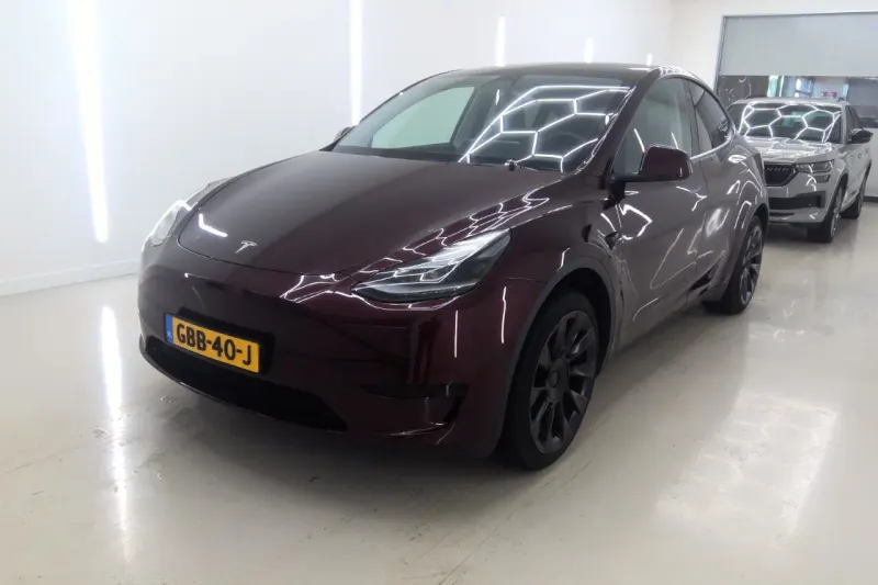 Tesla Model Y (2024)