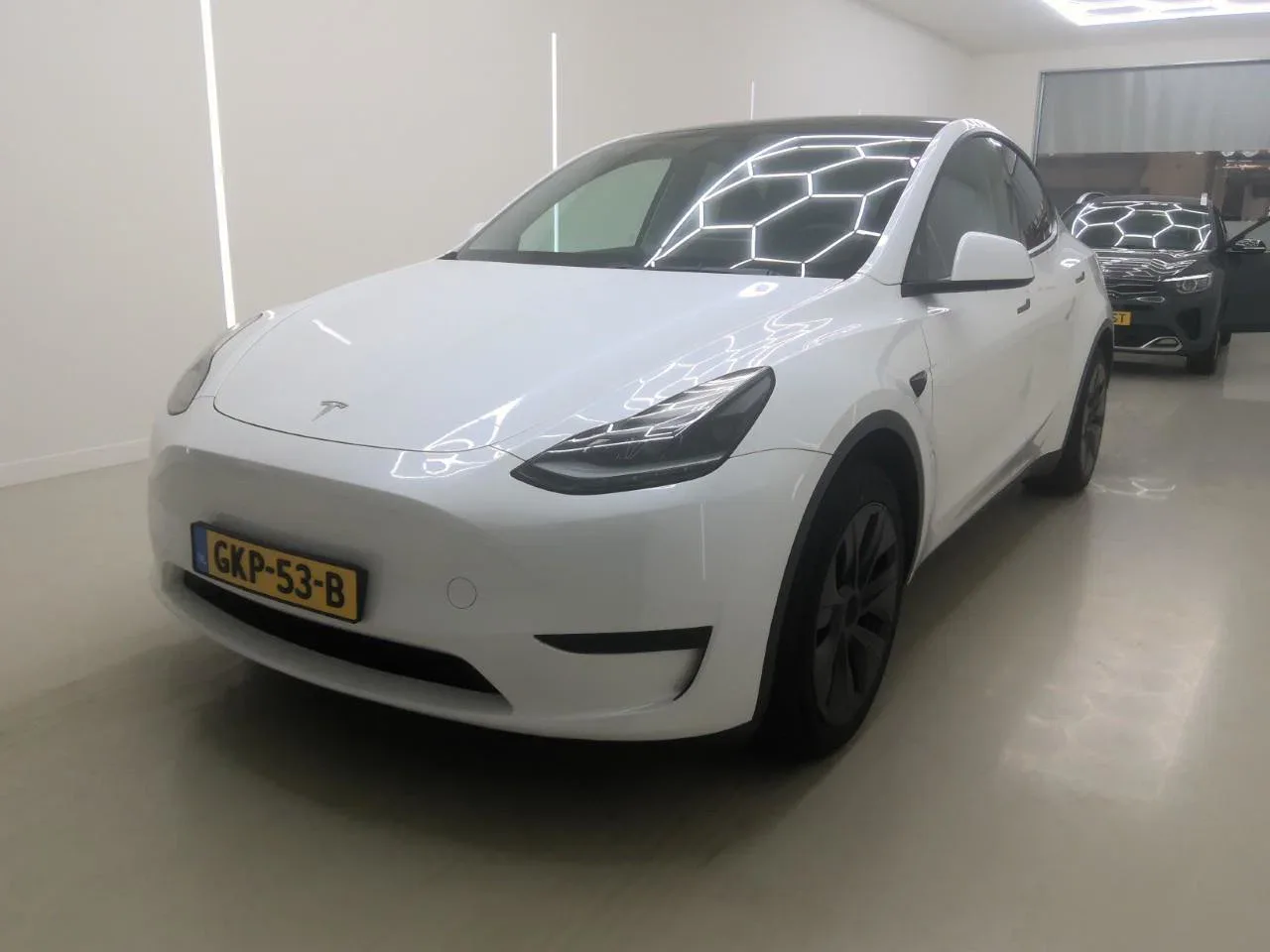 Tesla Model Y (2024) — foto 1