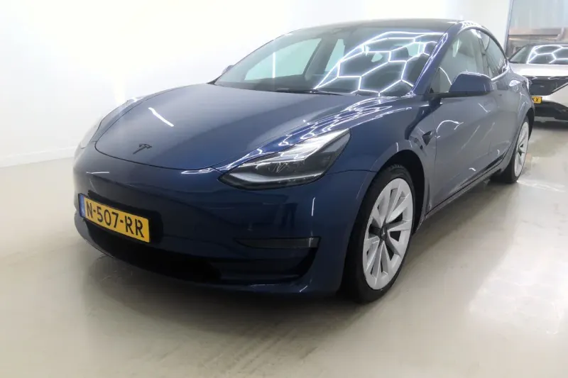 Tesla Model 3 (2021)