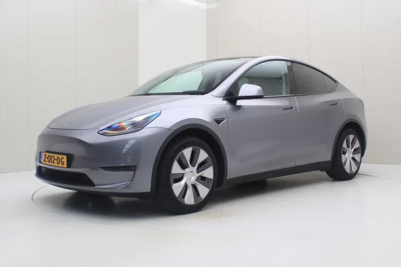 Tesla Model Y (2024)