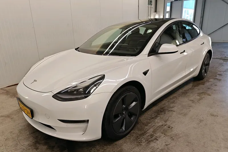 Tesla Model 3 (2021)