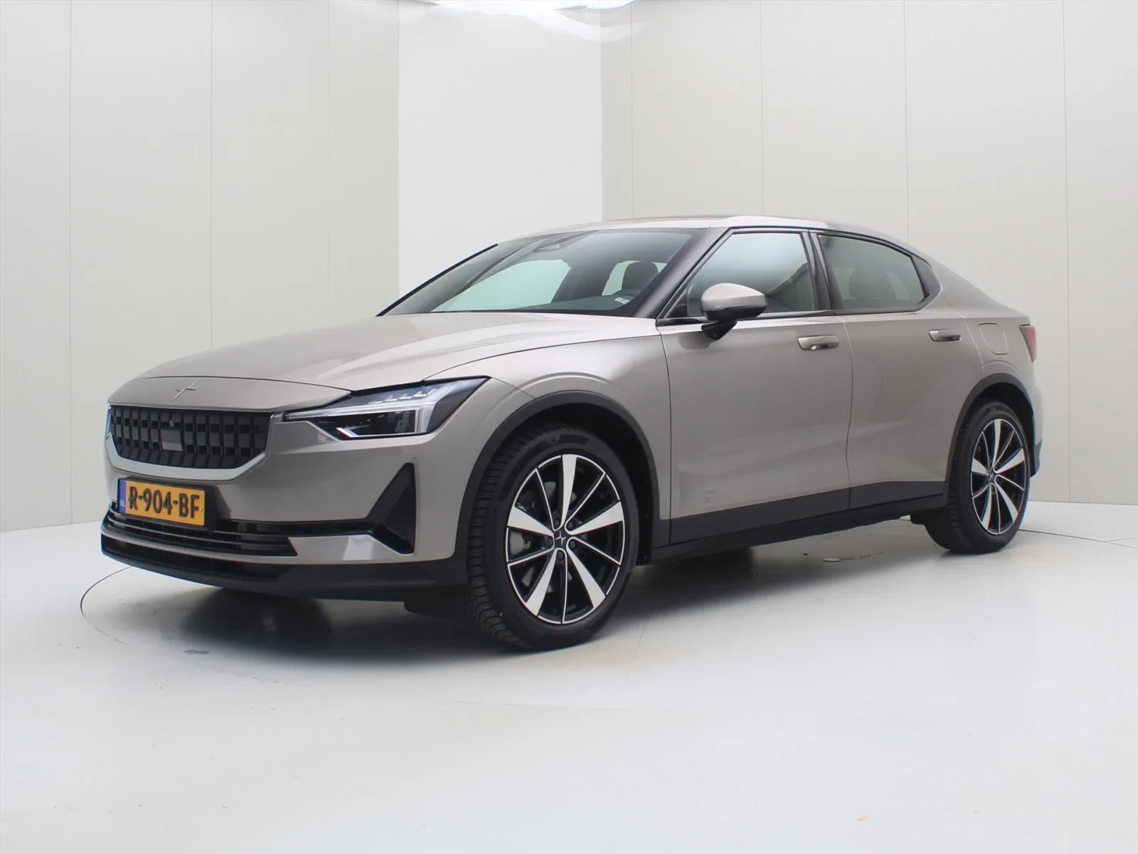 Polestar 2 (2022) — foto 1