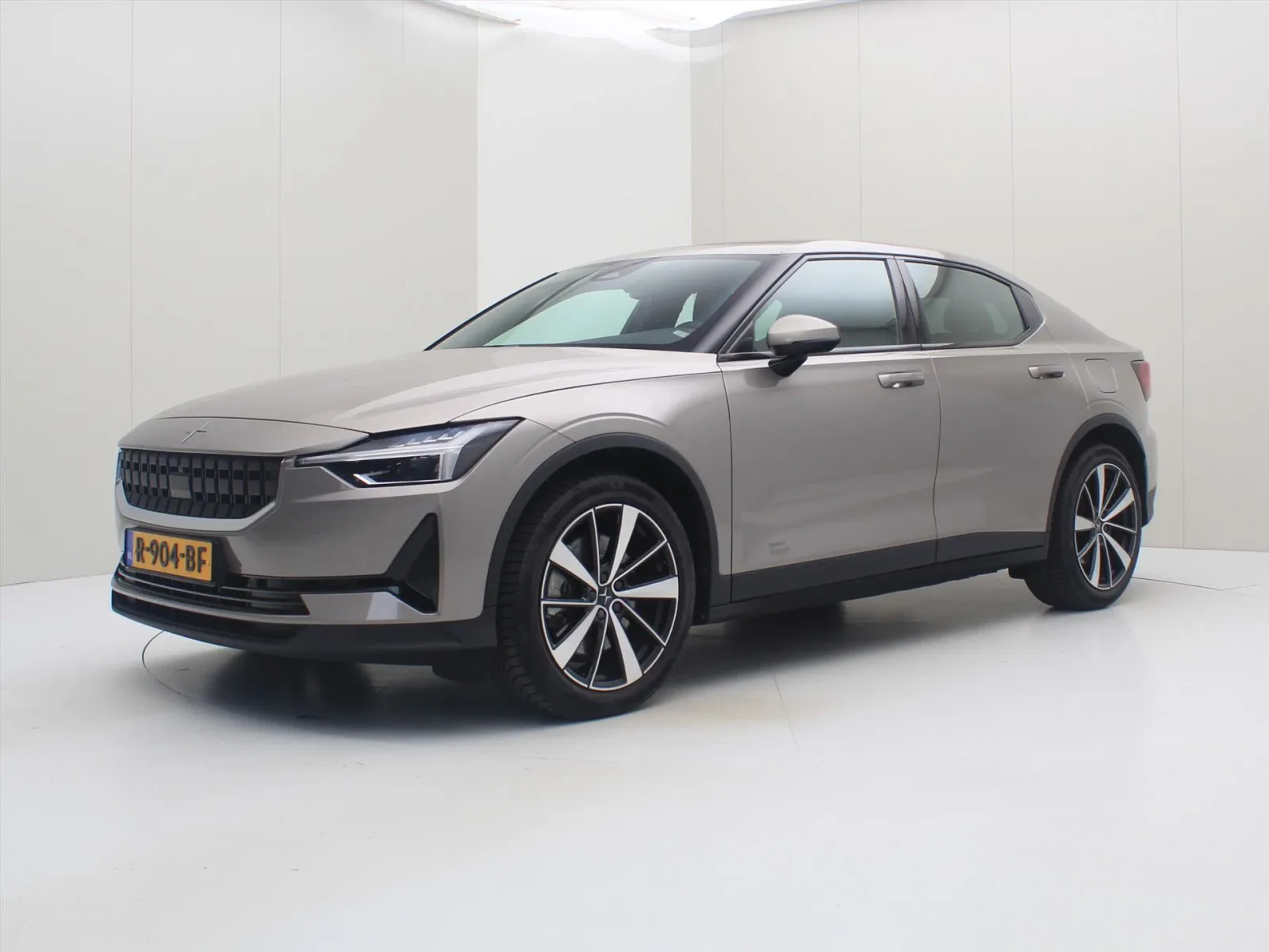 Polestar 2 (2022) — foto 1