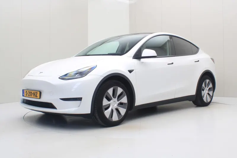 Tesla Model Y (2023)