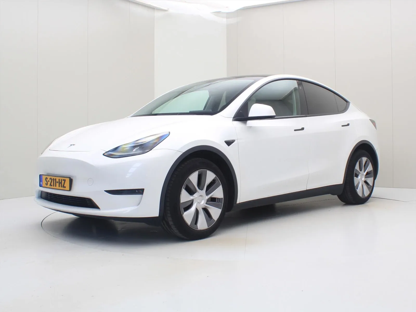 Tesla Model Y (2023) — foto 1