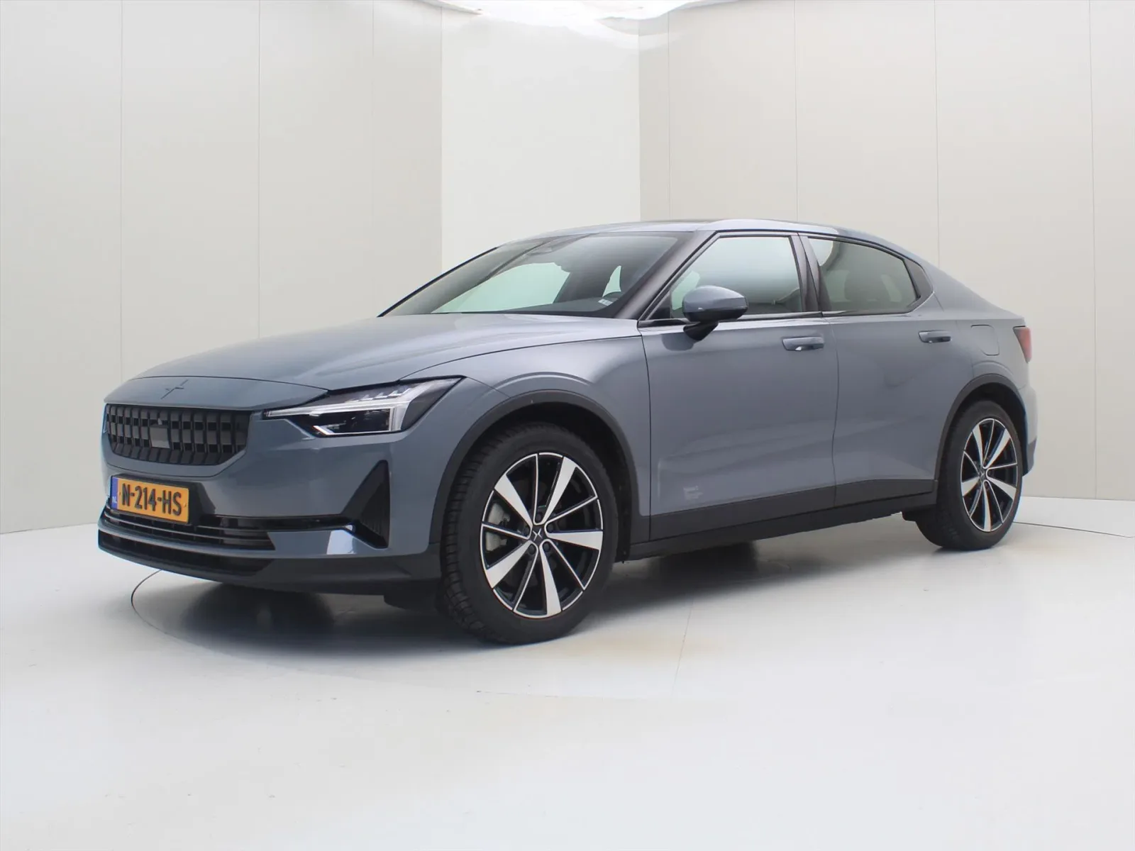 Polestar 2 (2021) — foto 1