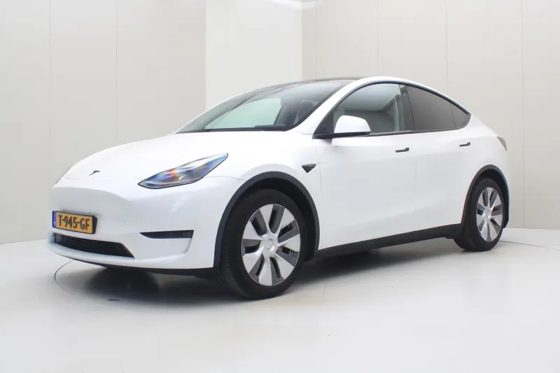 Tesla Model Y (2023)