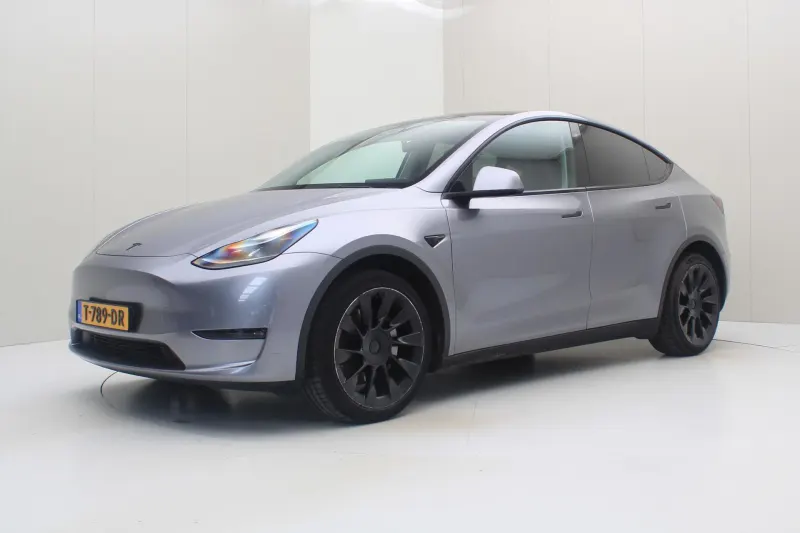 Tesla Model Y (2023)