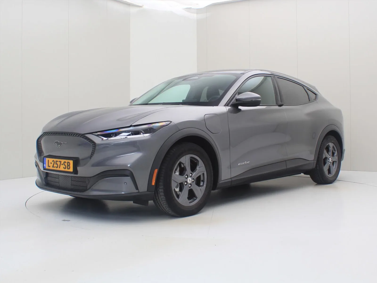 Ford Mustang (2021) — foto 1