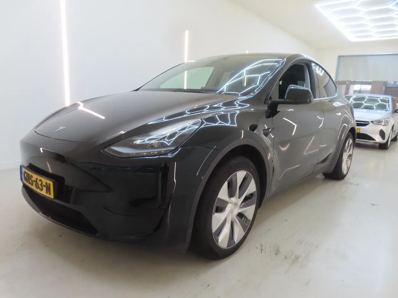 Tesla Model Y (2024) — foto 1