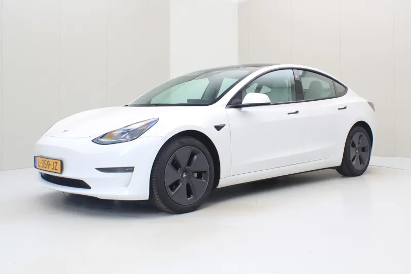 Tesla Model 3 (2021)