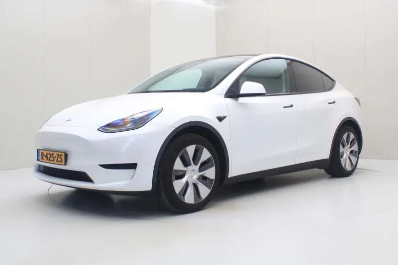 Tesla Model Y (2023)