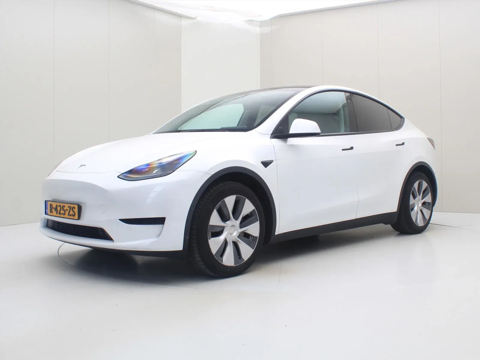 Tesla Model Y (2023) — foto 1