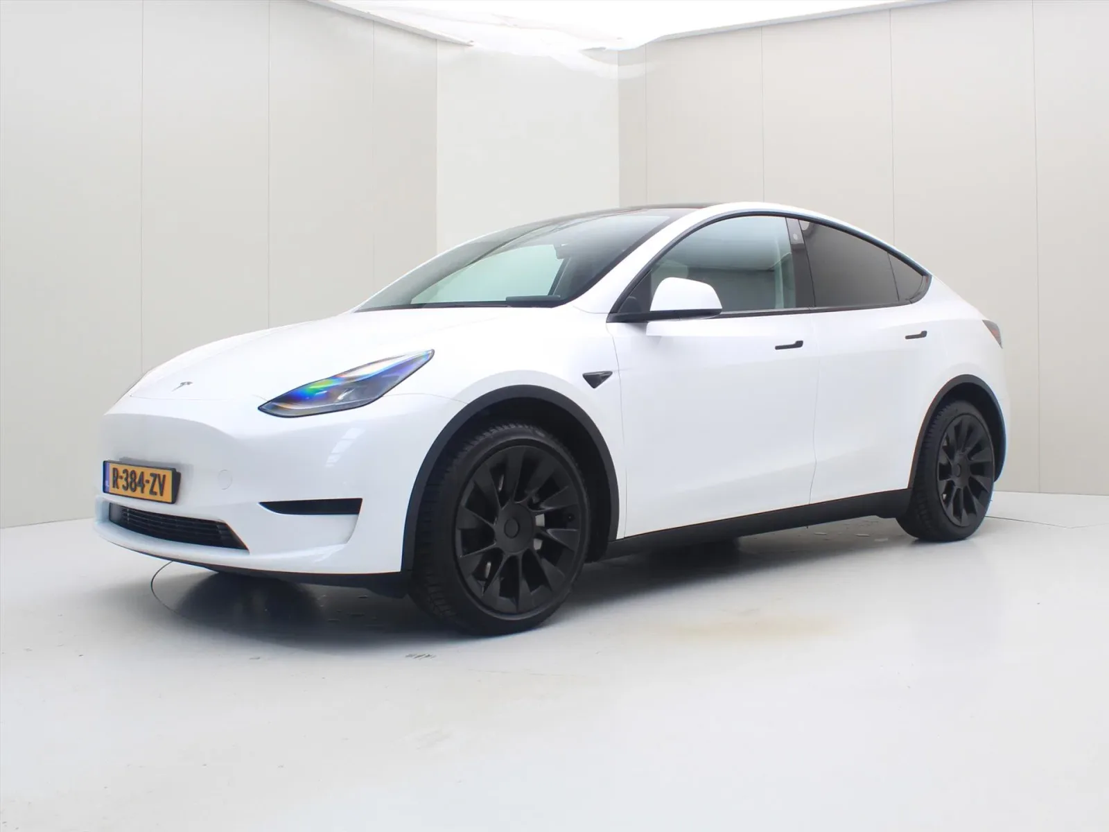 Tesla Model Y (2022) — foto 1