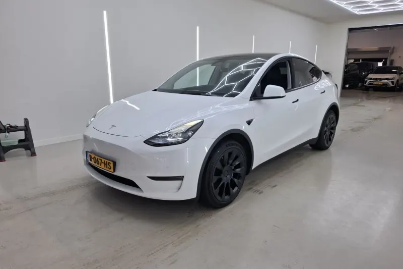Tesla Model Y (2022)