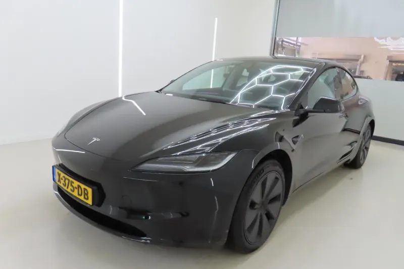 Tesla Model 3 (2023)