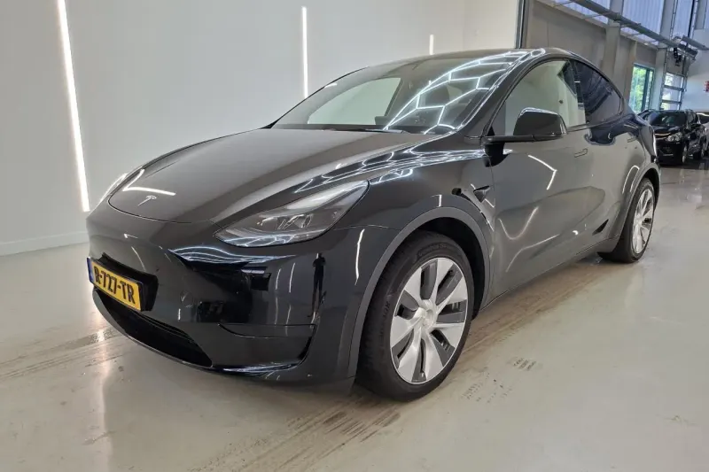 Tesla Model Y (2022)